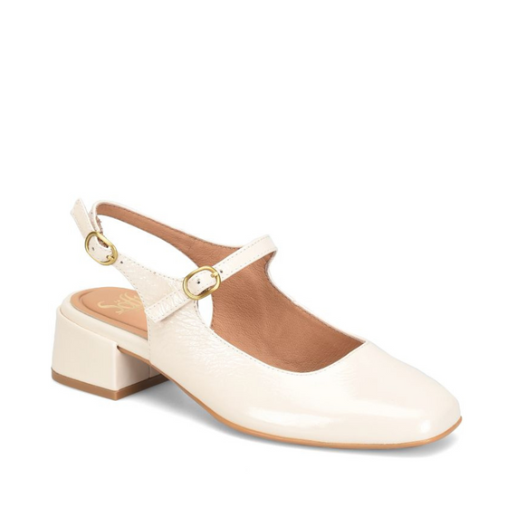Leyla in Almond