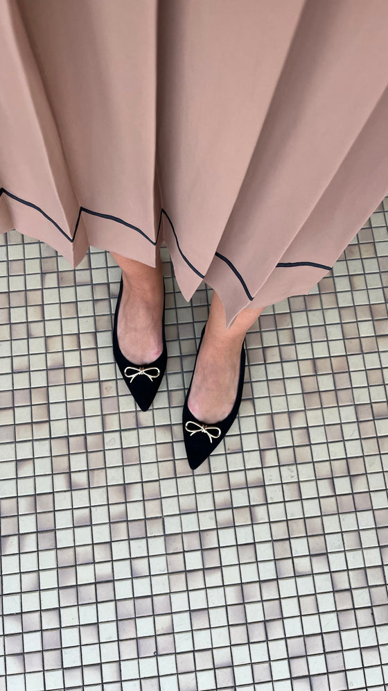 Obella in Black